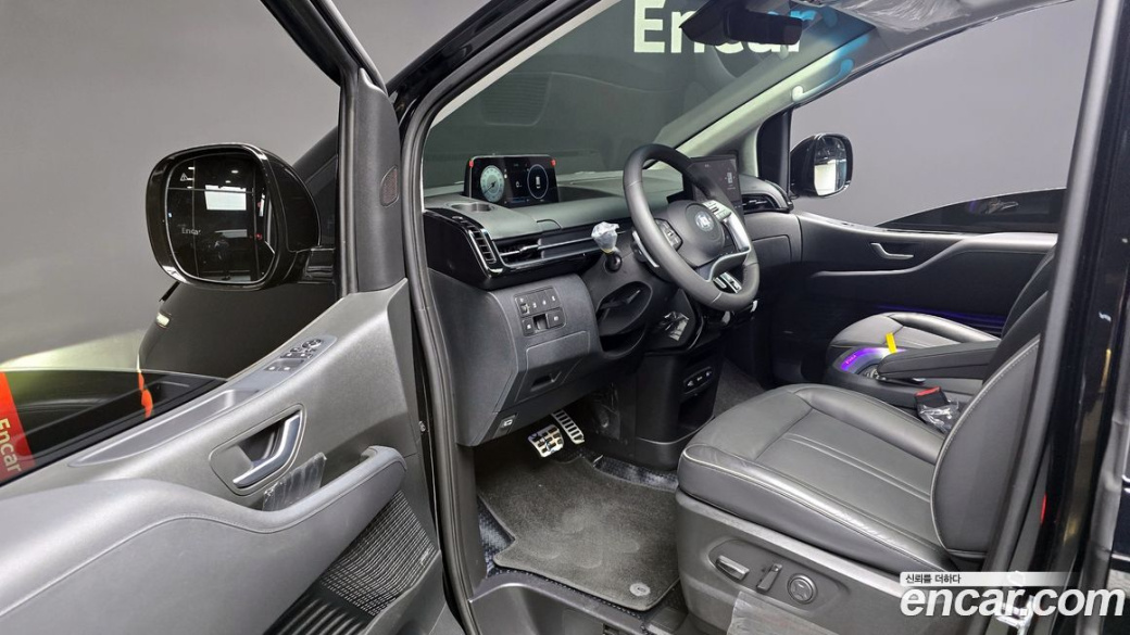 Hyundai Staria 4WD Lounge 9-Seater, 2023