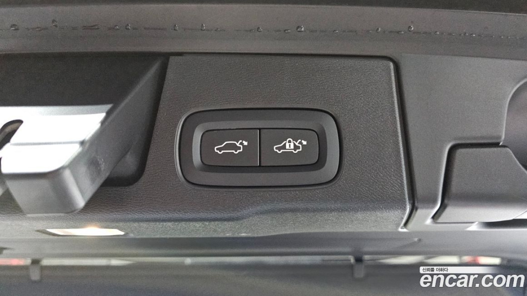 Volvo XC60 B5 Ultimate Bright, 2024