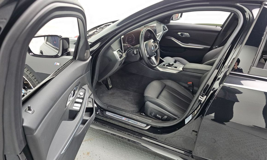 BMW 3-Series 320i Touring M Sports, 2024