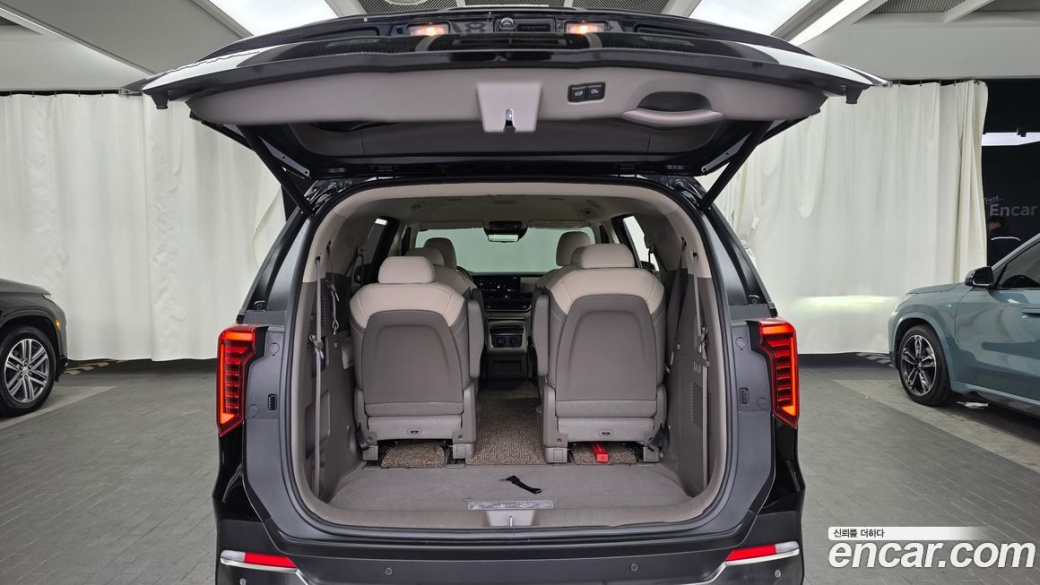 Kia Carnival 9-Seater Signature, 2025