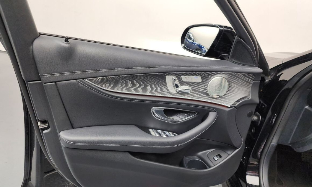 Mercedes-Benz E-Class E350 4MATIC AMG Line, 2023