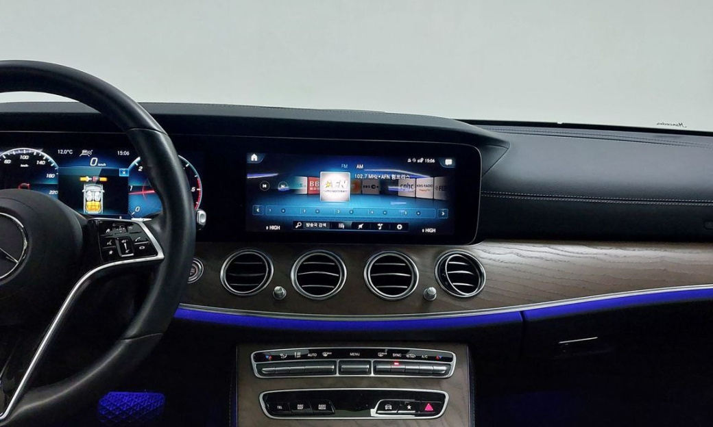 Mercedes-Benz E-Class E220d 4MATIC Exclusive, 2022