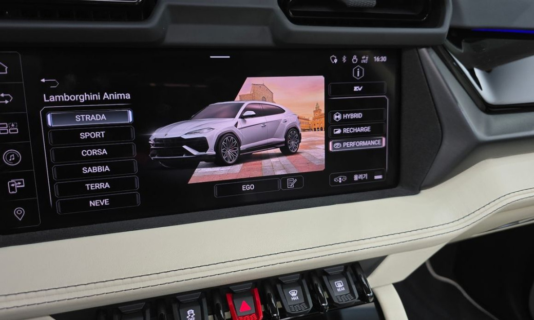 Lamborghini Urus 4.0 V8 SE, 2025