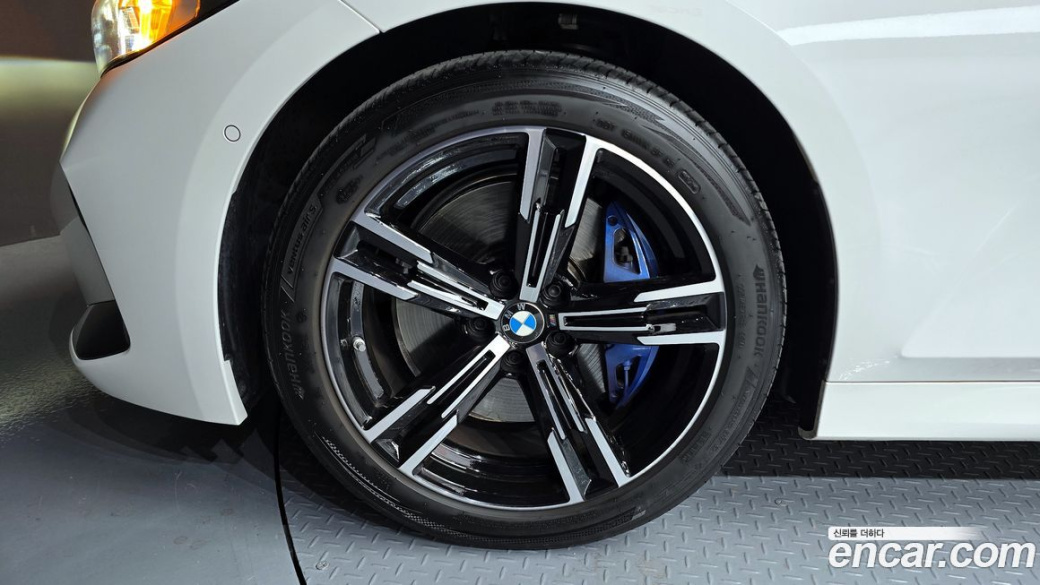 BMW 3-Series 320i M Sport, 2024