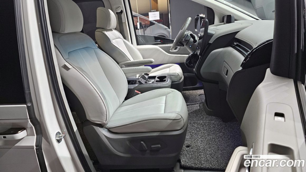 Hyundai Staria Lounge 9-Seater, 2023
