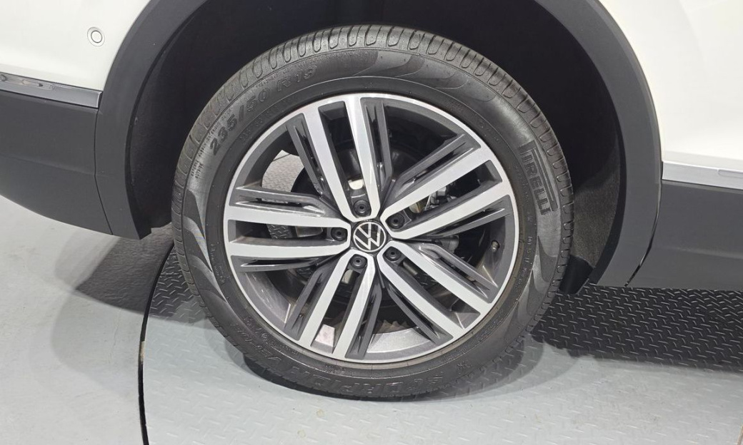 Volkswagen Tiguan 2.0 TSI Prestige, 2024