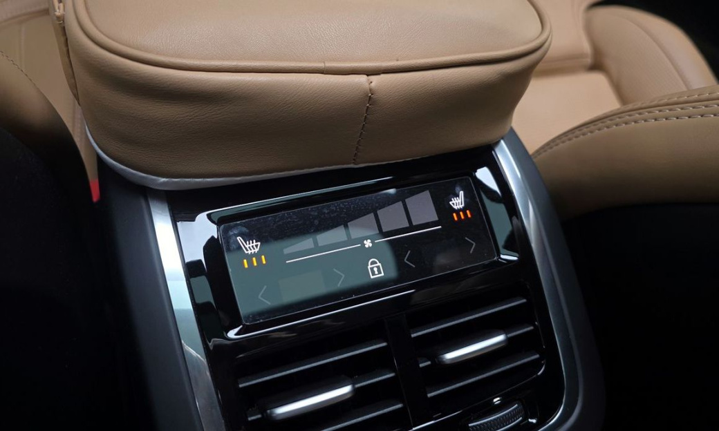 Volvo XC60 B5 Ultra Bright, 2025