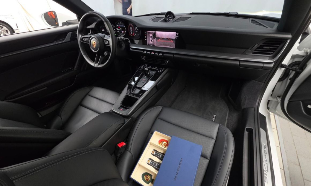 Porsche 911 Carrera, 2024