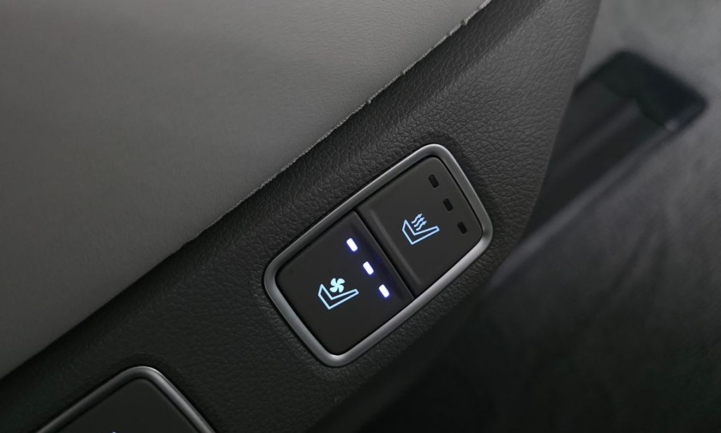 Hyundai Staria 4WD Lounge 7-Seater, 2024