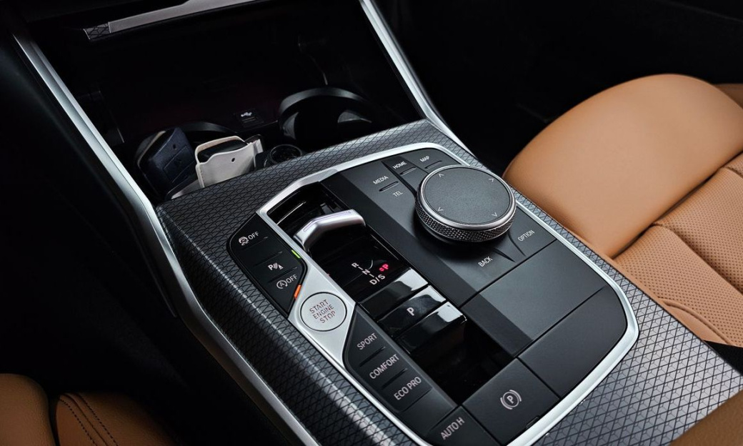 BMW 3-Series 320i M Sport, 2024