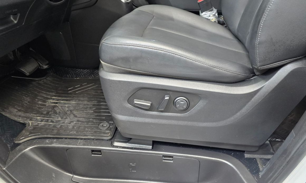 Hyundai Staria Tourer 11-Seater, 2025