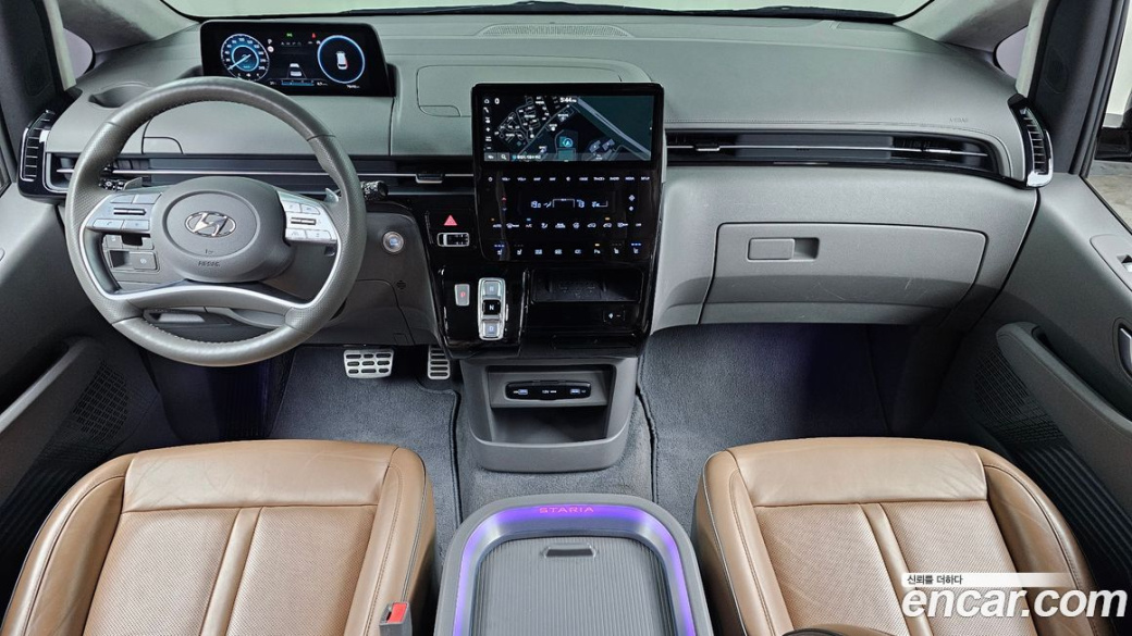 Hyundai Staria Lounge 9-Seater, 2023