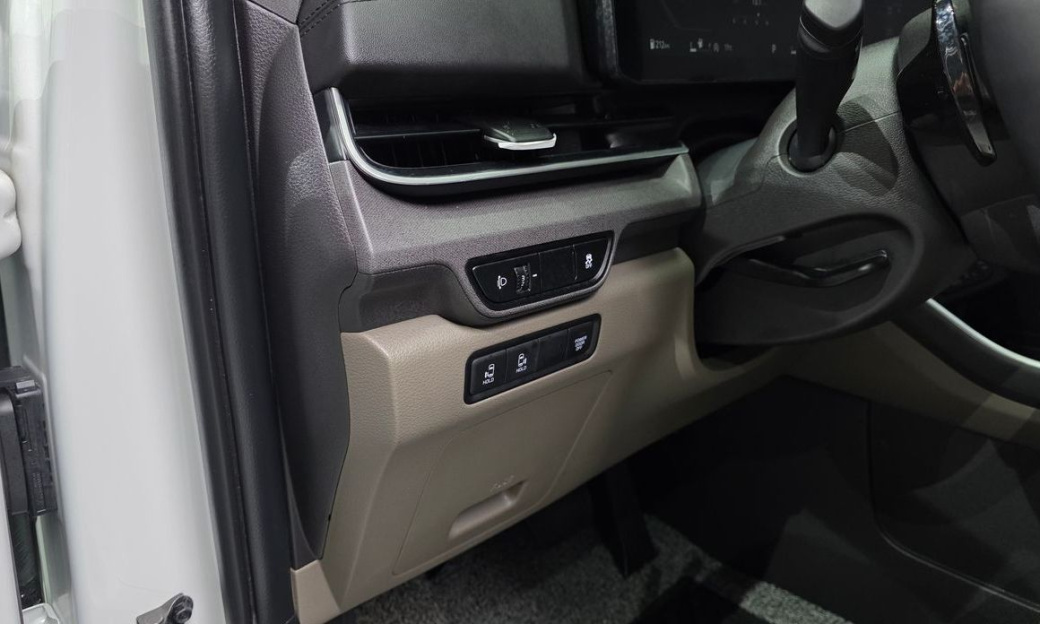 Kia Carnival 9-Seater Prestige, 2025