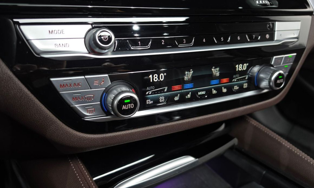 BMW 5-Series M550i xDrive, 2022