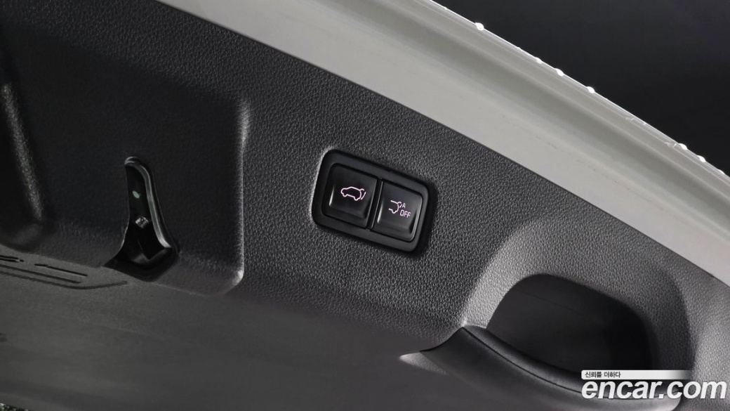 Kia Carnival 7-Seater Outdoor, 2023