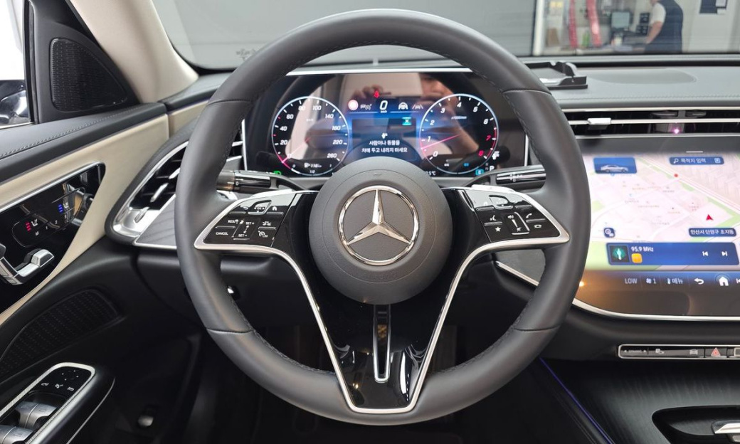 Mercedes-Benz E-Class E200 Avantgarde, 2025