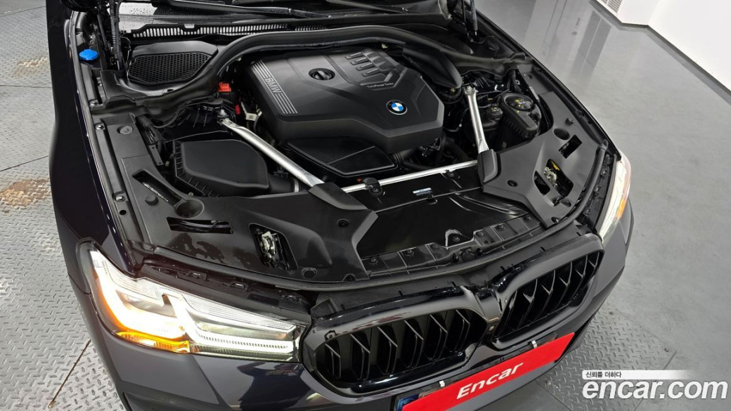 BMW 5-Series 520i M Sport, 2023
