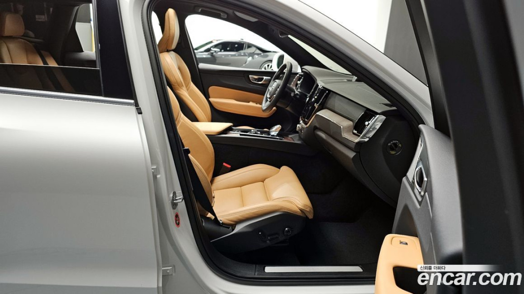 Volvo XC60 B5 Ultimate Bright, 2023