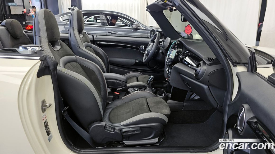 Mini Cooper Convertible JCW, 2022