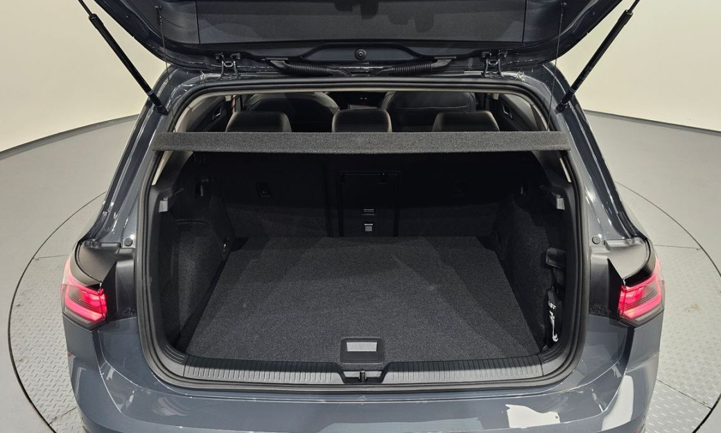 Volkswagen Golf 2.0 TDI Prestige, 2025
