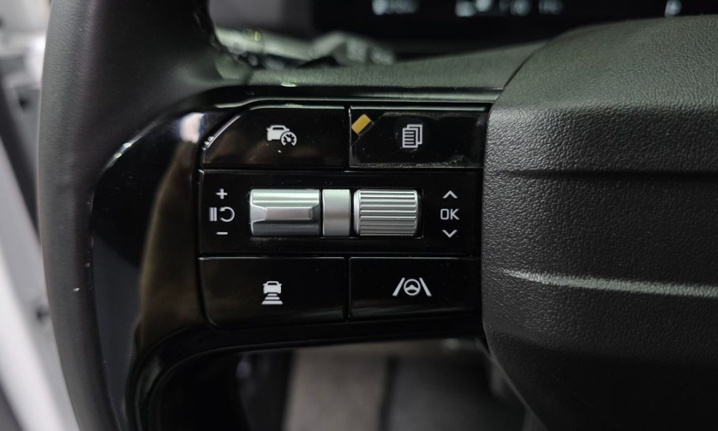 Kia Carnival 9-Seater Prestige, 2025