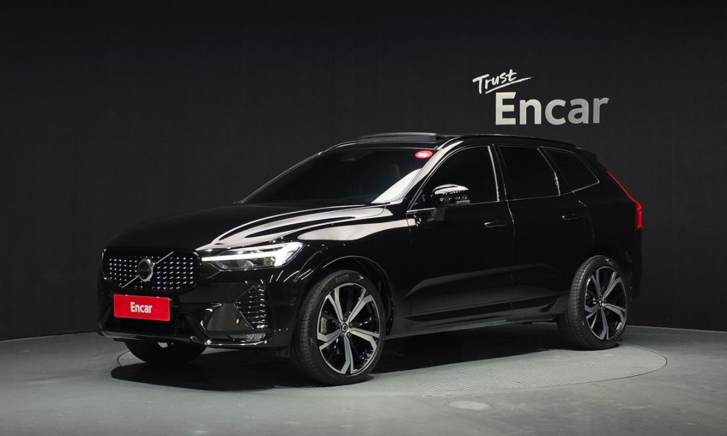 Volvo XC60 B6 R-Design, 2022