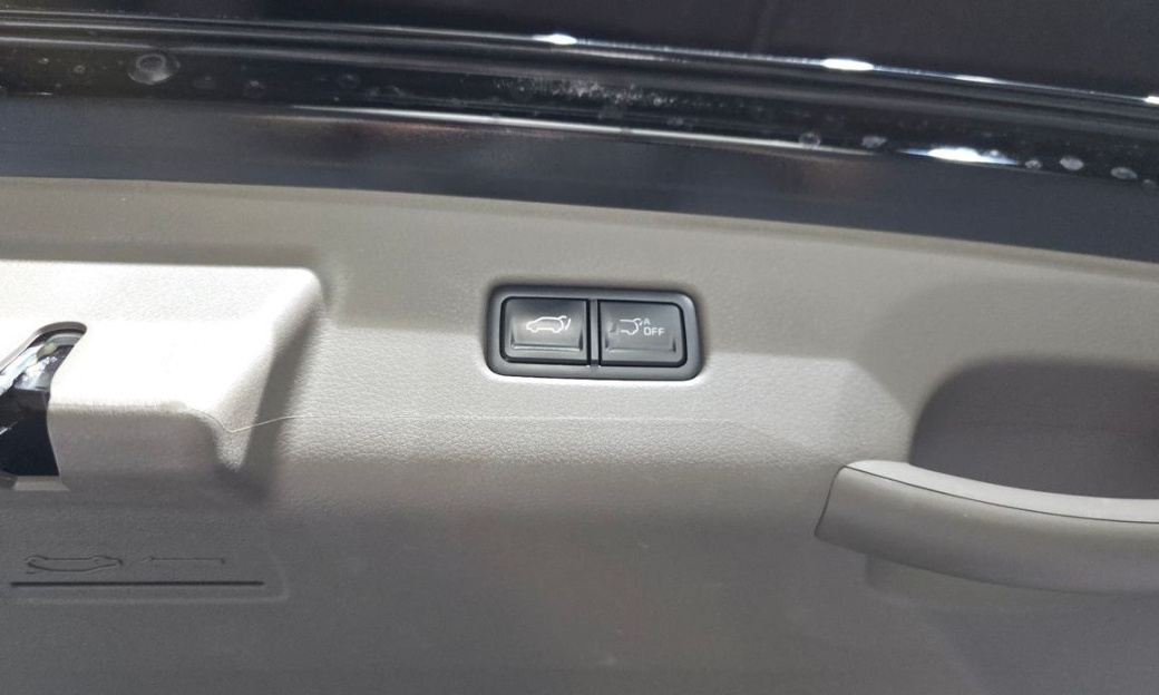 Kia Carnival 9-Seater Gravity, 2025