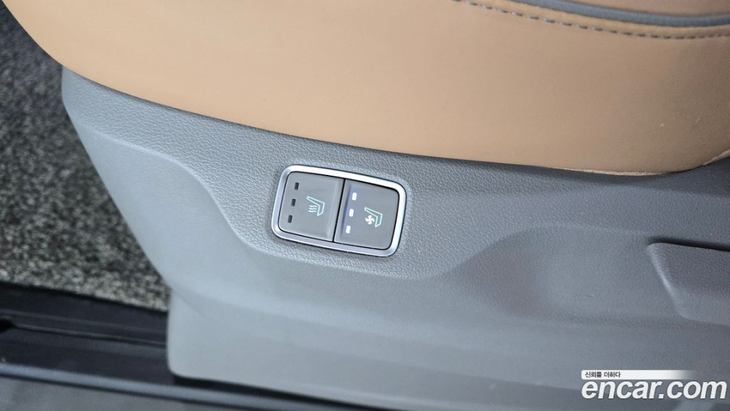 Hyundai Staria Lounge 9-Seater, 2022
