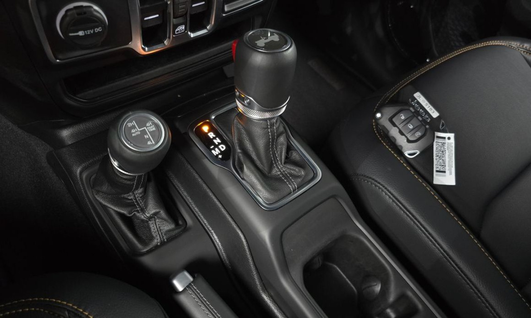 Jeep Wrangler 2.0 Sahara Power Top 4Door, 2025