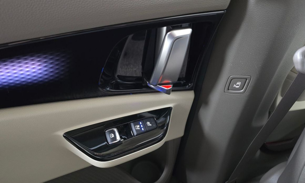 Kia Carnival 7-Seater Signature, 2022