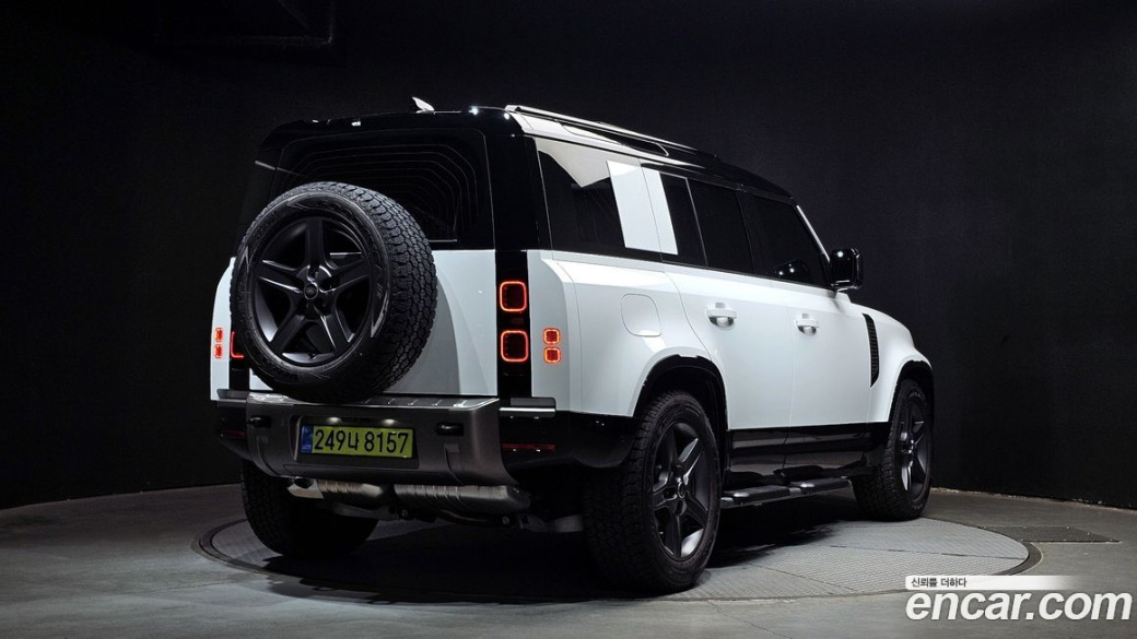 Land Rover Defender 110 D250 X-Dynamic SE, 2025