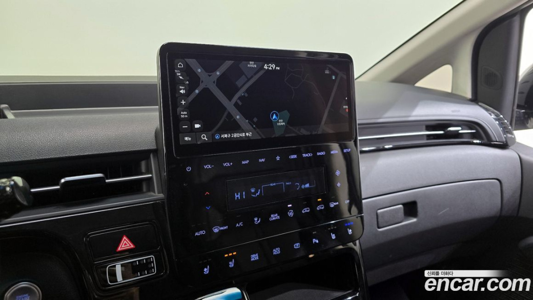 Hyundai Staria Lounge 9-Seater, 2022