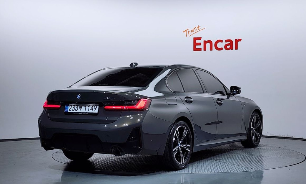 BMW 3-Series 320i M Sport, 2025