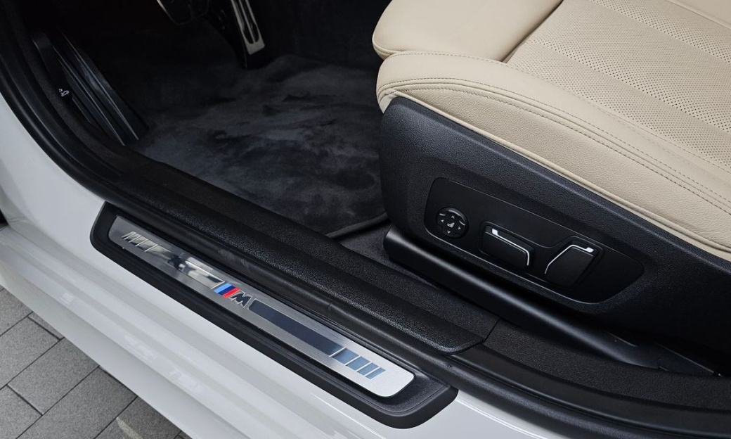 BMW 3-Series 320i M Sport, 2024