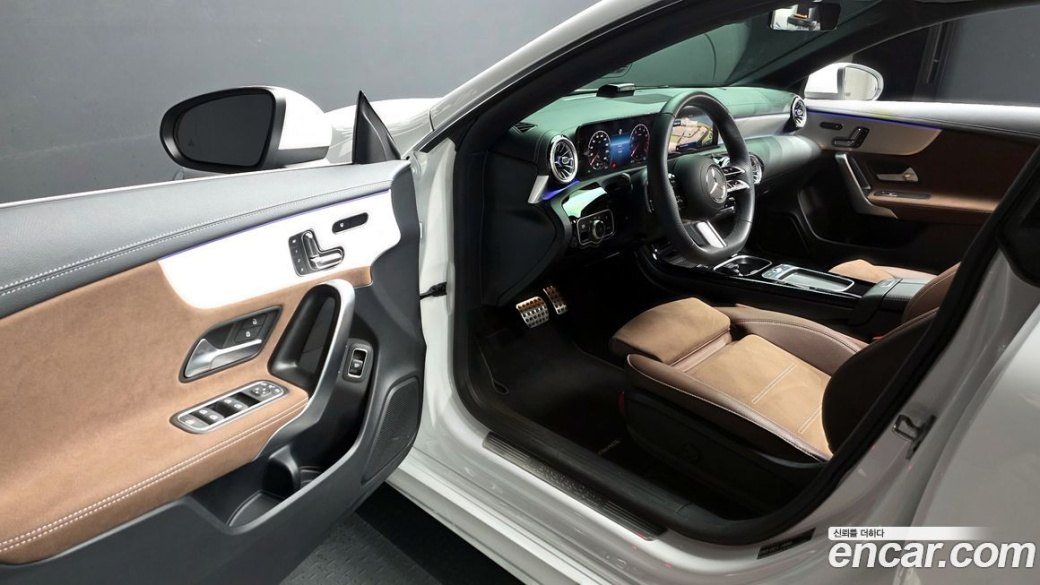 Mercedes-Benz CLA-Class CLA250 4MATIC, 2025
