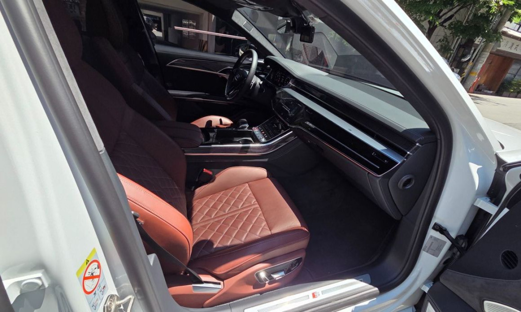 Audi S8 4.0 TFSI Quattro LWB, 2023