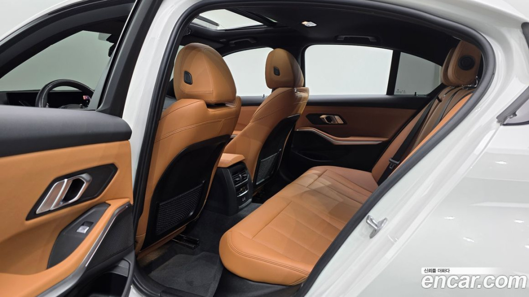 BMW 3-Series 320i M Sport, 2023
