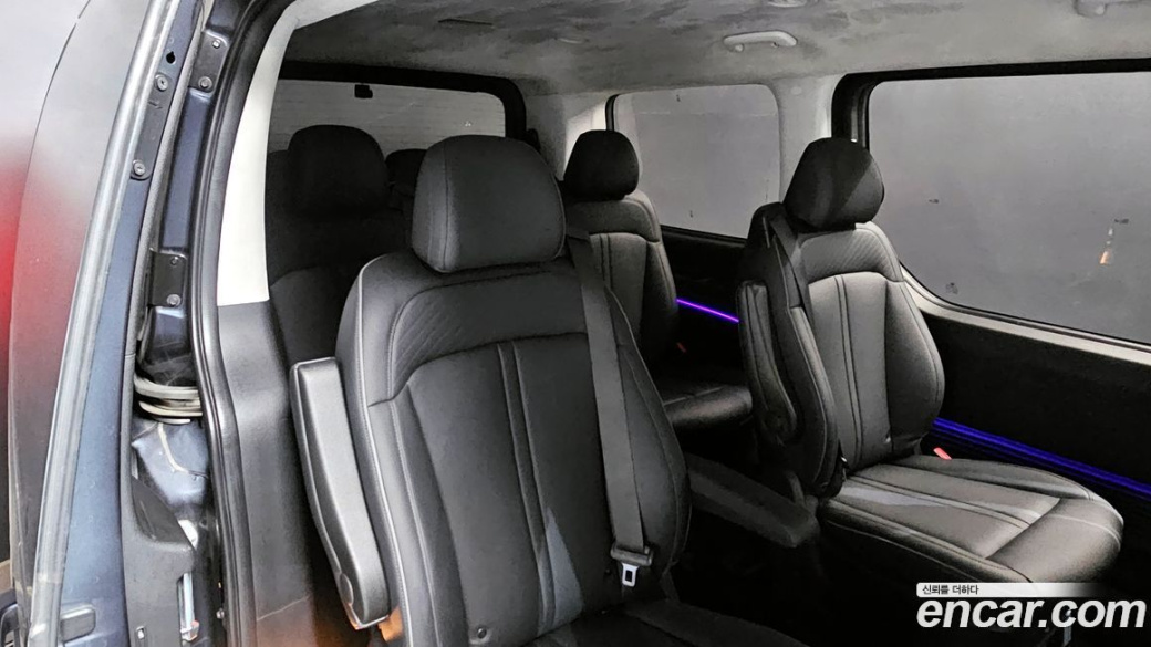Hyundai Staria Lounge 9-Seater, 2023