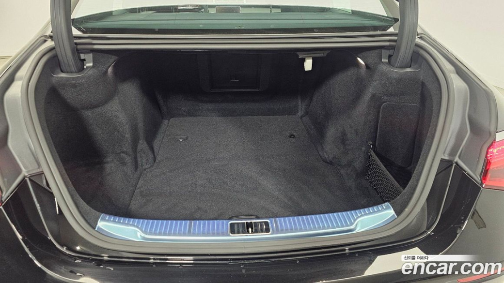 Mercedes-Benz S-Class S350 d 4MATIC, 2025