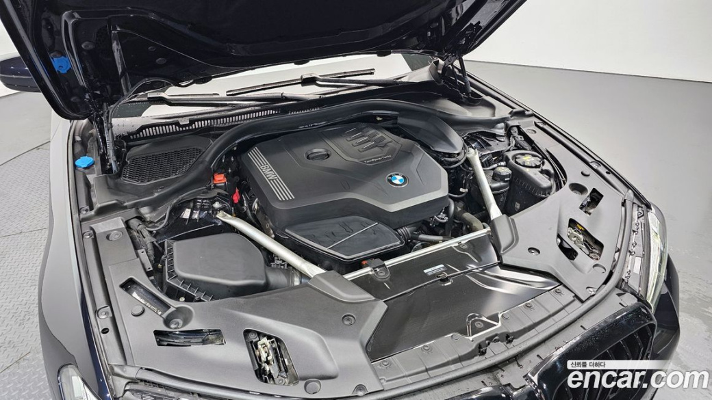 BMW 5-Series 520i M Sport, 2023