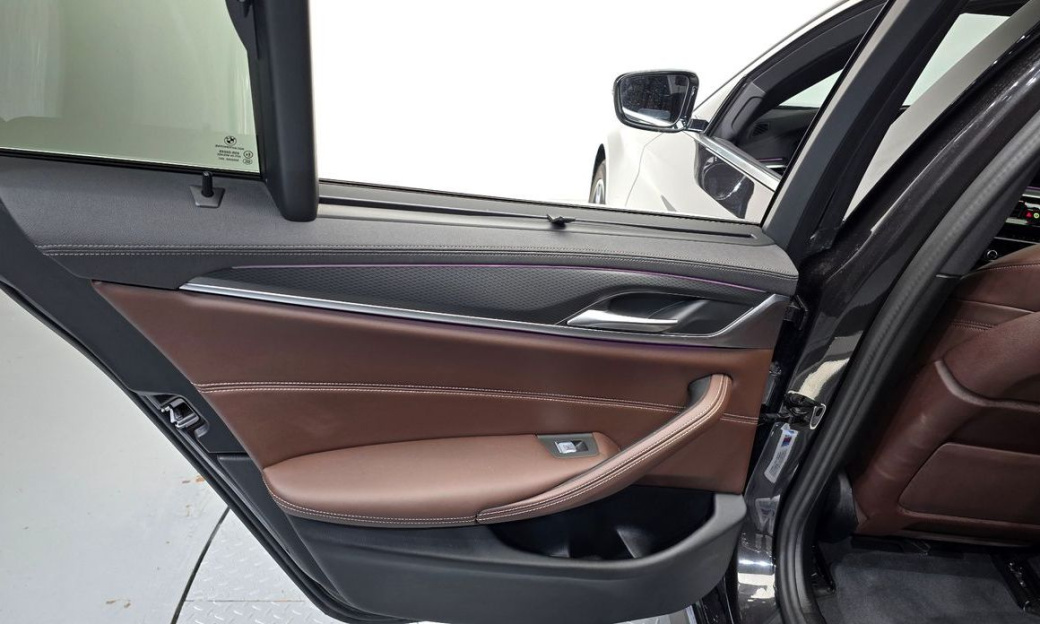 BMW 5-Series 523d M Sport, 2023