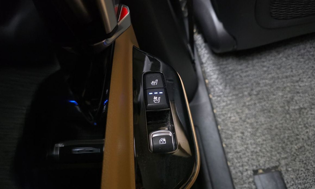 Kia Carnival 9-Seater Signature, 2023