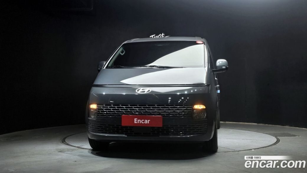 Hyundai Staria 4WD Tourer 11-Seater, 2025