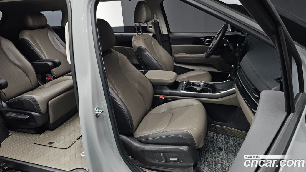 Kia Carnival 7-Seater Gravity, 2025