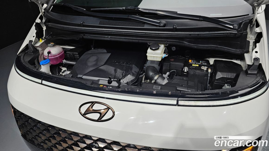 Hyundai Staria Lounge 9-Seater, 2023