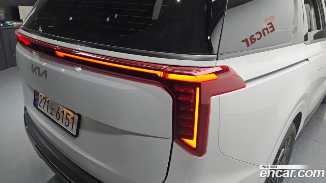 Kia Carnival 9-Seater Gravity, 2025