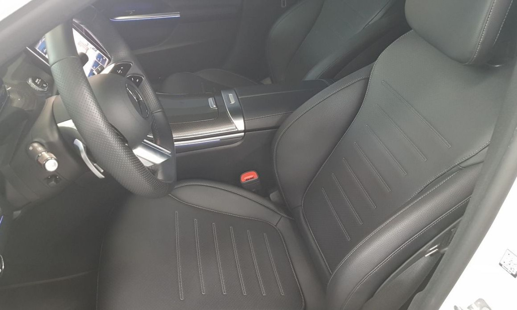 Mercedes-Benz C-Class C300 4MATIC AMG Line, 2023