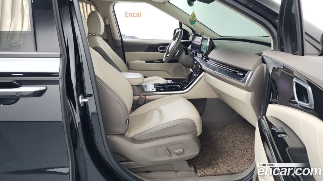 Kia Carnival 9-Seater Hi-Limousine, 2023