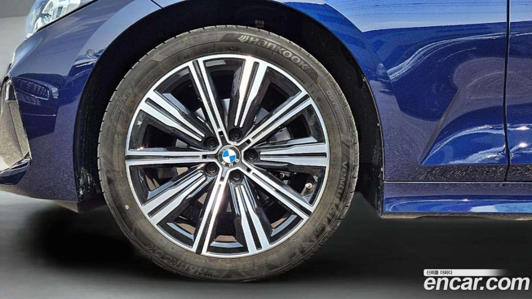 BMW 3-Series 320i, 2025