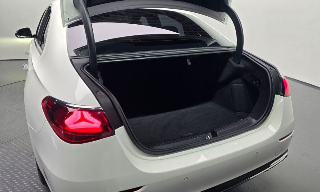 Mercedes-Benz E-Class E200 Avantgarde, 2024